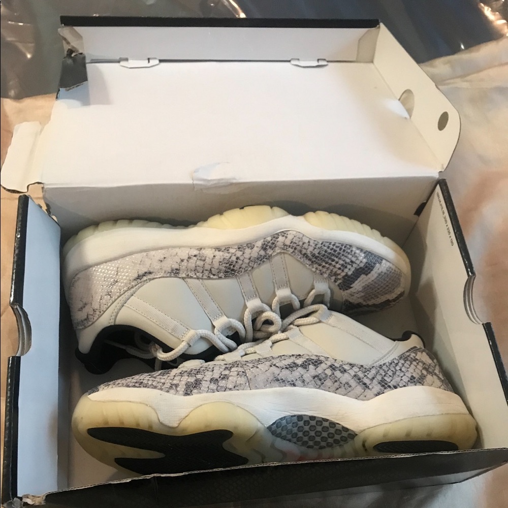 Jordan 11 low top